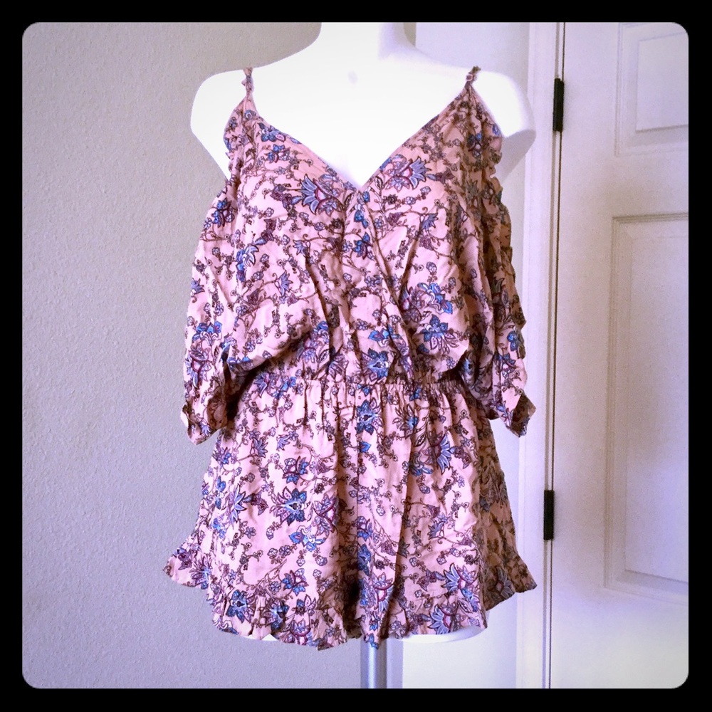 NWT En Creme Cold Shoulder Romper